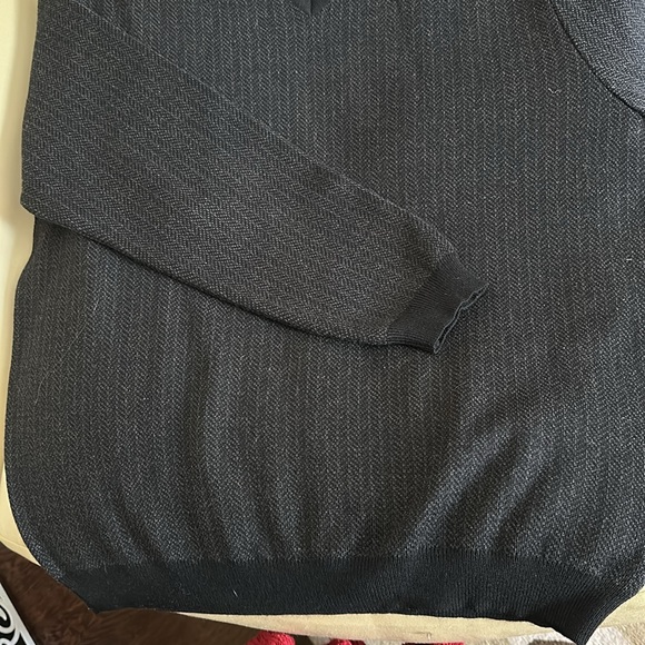 Brooks Brothers black / charcoal  Italian wool V-neck sweater - Picture 5 of 5